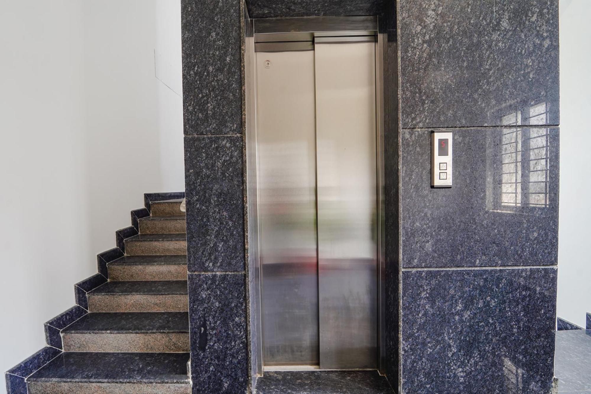העיר בנגלור Fabhotel Metro Suites - Nr Esi Hospital מראה חיצוני תמונה