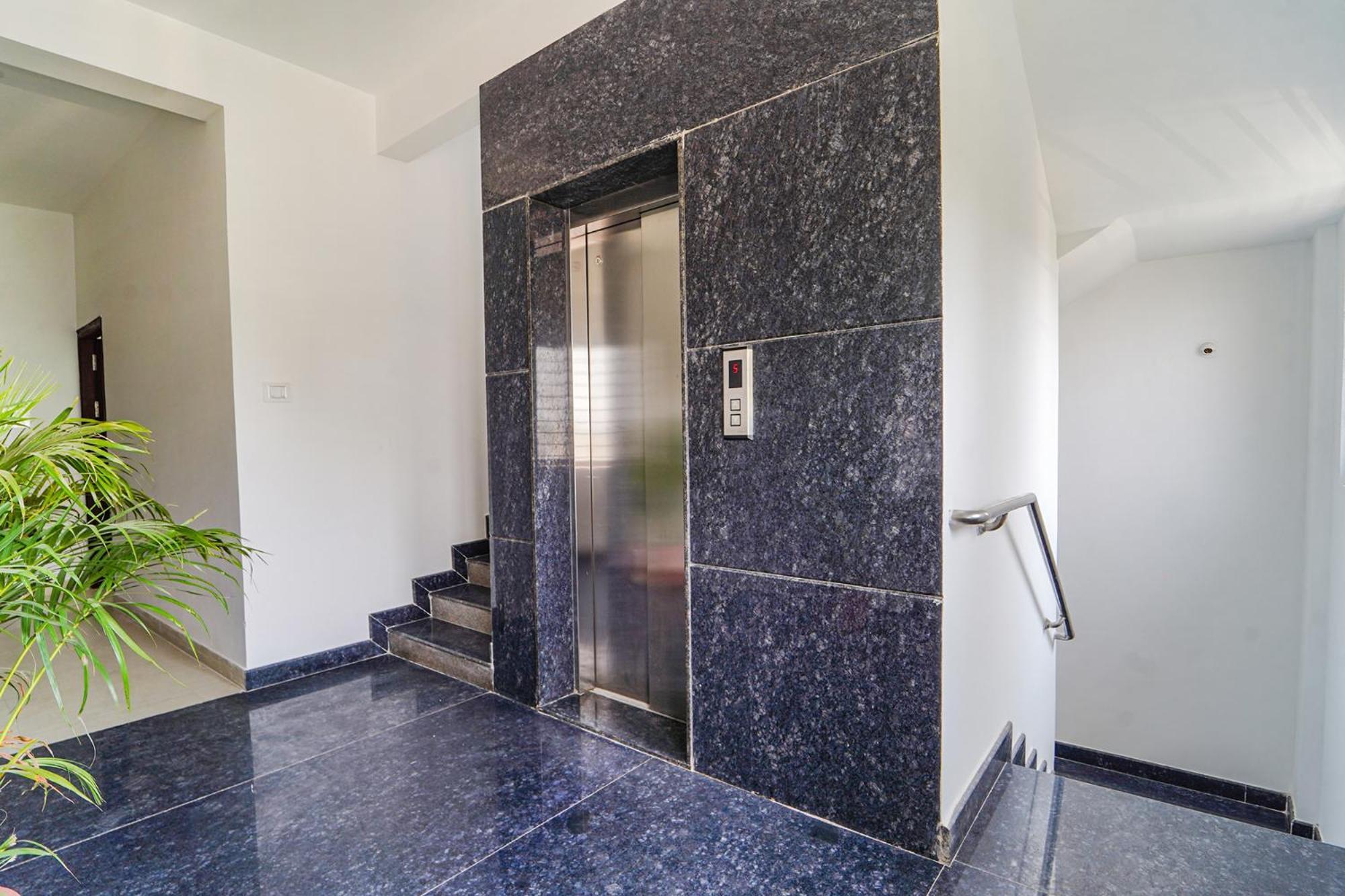 העיר בנגלור Fabhotel Metro Suites - Nr Esi Hospital מראה חיצוני תמונה
